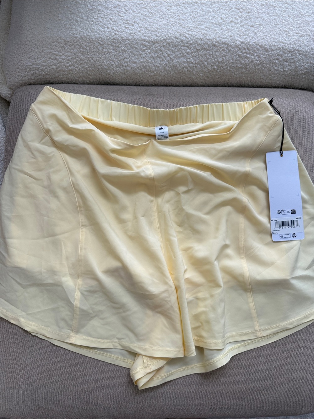 ALO Yoga Tie Breaker Lemon Ice Large Athletic Shorts